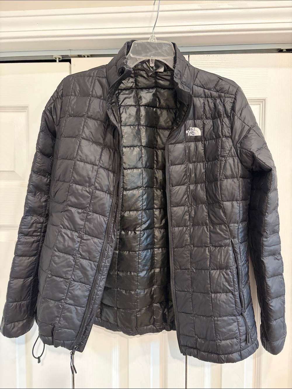Women’s The North Face Black Quilted Lightweight Jacket. Size medium
